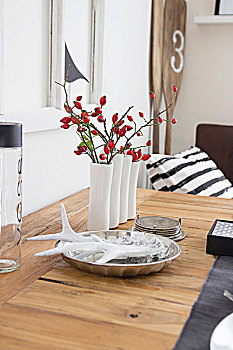 白色,花瓶,野玫瑰果,鹿角,银盘,装饰,桌子