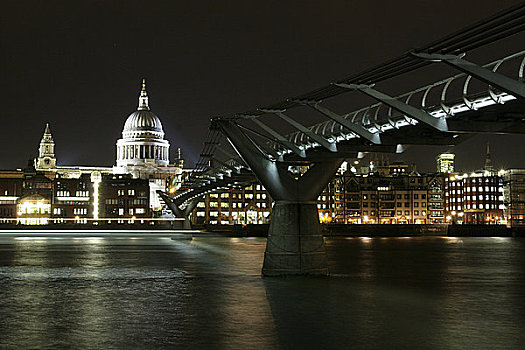 英格兰,伦敦,圣保罗大教堂,千禧桥,夜晚