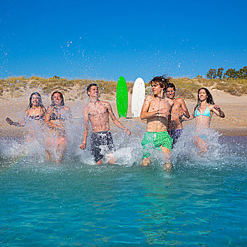 青少年,冲浪,男孩,女孩,群体,跑,高兴,海滩,溅,水