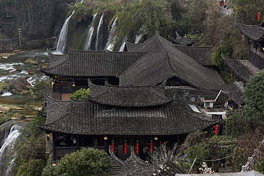 瀑布上的古村,王村
