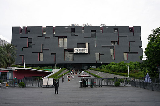 羊城广州暑假珠江新城的广东省博物馆打卡地