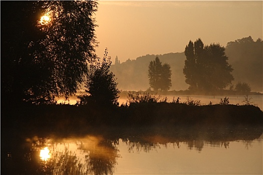 日出,卢瓦尔河谷