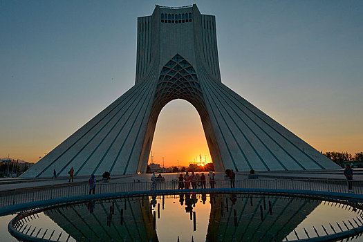 伊朗自由纪念塔
