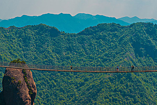中国浙江省神仙居景区卡斯特地貌吊桥
