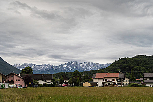 阿尔卑斯山下的奥伯劳