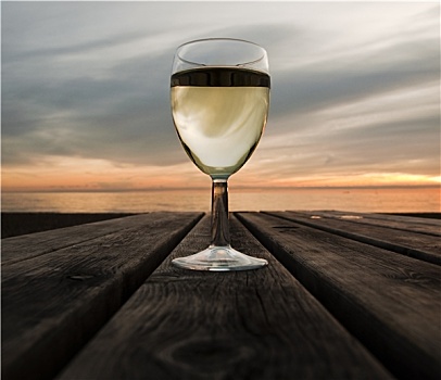 玻璃杯,白葡萄酒