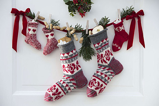 圣诞老人,袜子,红丝带,门