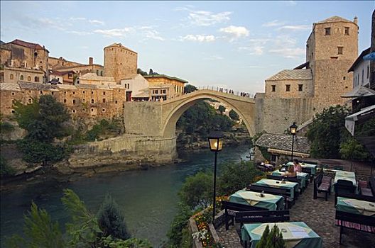 波斯尼亚,莫斯塔尔,仿制,16世纪,石桥,毁坏,2004年,餐馆,远眺,桥,河