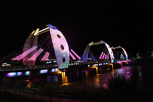 甘肃武都,东江栈道湾大桥夜景