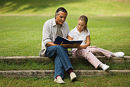 父亲,女儿,读,一起,公园