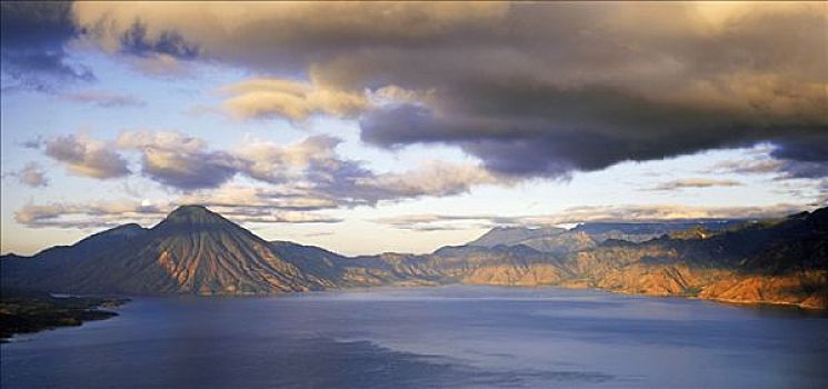 亚提特兰湖,海洋,火山,小