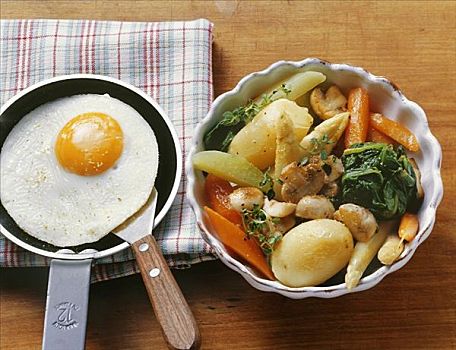 炖制,蔬菜,盘子,煎鸡蛋,煎锅
