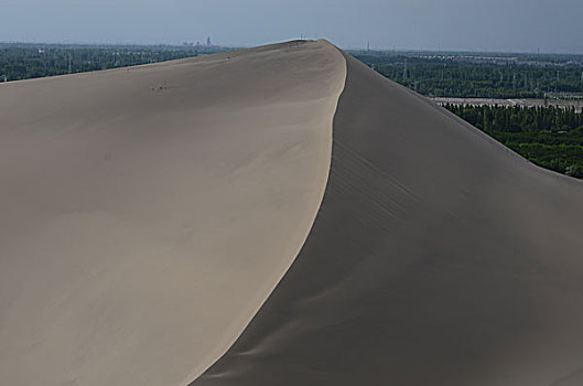 月牙泉鸣沙山