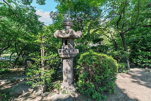 日本石灯笼雕刻,日式园林里的石灯笼