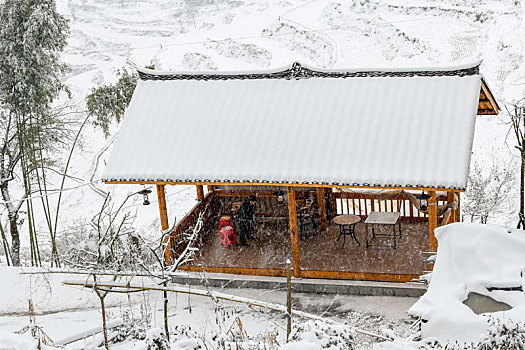 重庆酉阳,千氹田边飞白雪