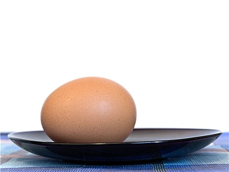 红皮鸡蛋,盘子,白色背景