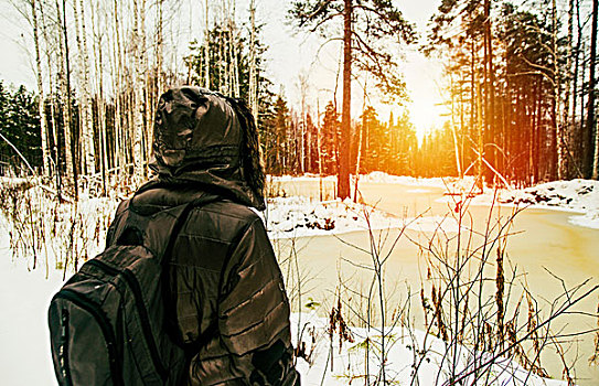 男人,远足,雪景,日落,后视图,俄罗斯
