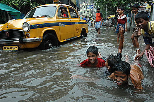 孩子,乐趣,水,道路,季风,季节,加尔各答,印度,八月,2005年