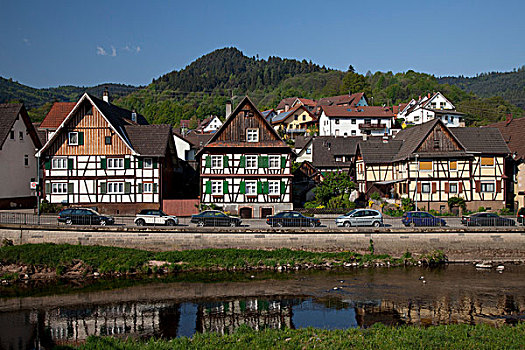 半木结构,房子,河,山谷,黑森林,巴登符腾堡,德国,欧洲