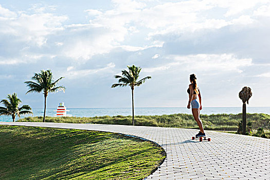 美女,滑板,公园,后视图,南,迈阿密海滩,佛罗里达,美国