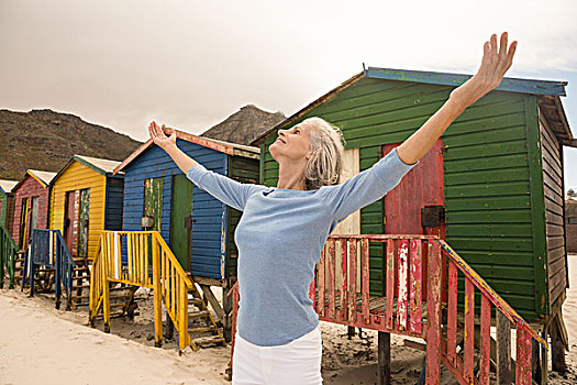 女人,伸展胳膊,站立,小屋,高兴,海滩