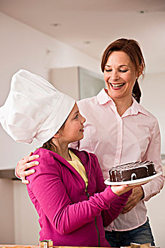 女孩,帽子,展示,母亲,巧克力,蛋糕