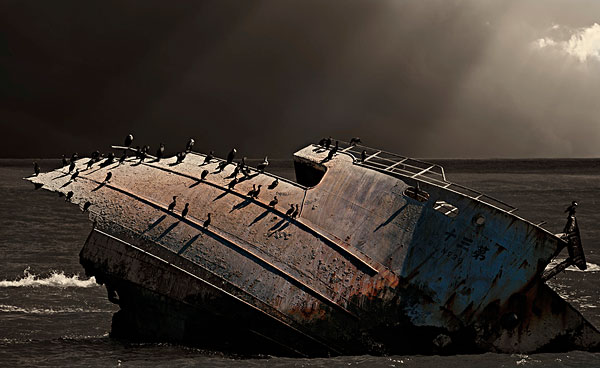 约克城号航母残骸图片