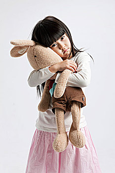 小女孩,搂抱,玩具,兔子