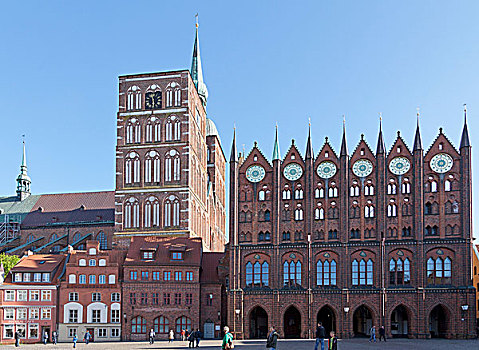教堂,市政厅,市场,施特拉尔松,梅克伦堡前波莫瑞州,德国,欧洲