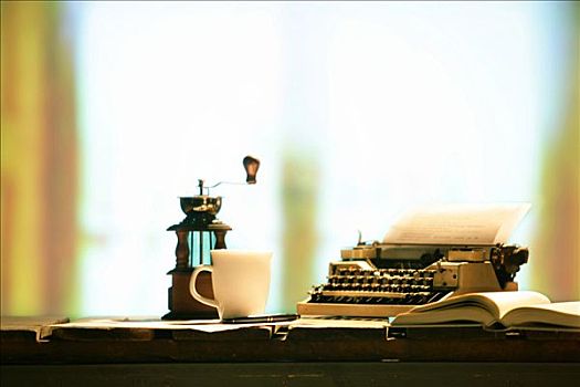 打字机,咖啡杯,书桌
