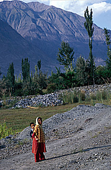 女人,孩子,背影,靠近,乡村,山麓,喜玛拉雅,山脉,北方地区,巴基斯坦,十一月,2008年