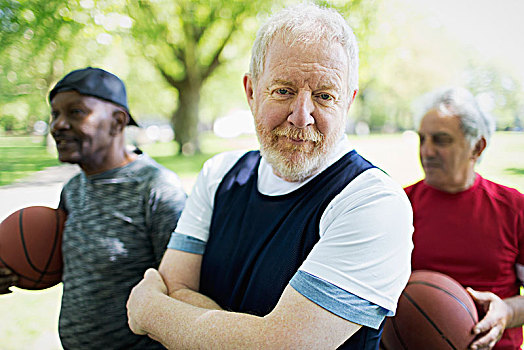 头像,自信,活力老人,男人,玩,篮球,朋友