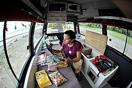 中年,女人,食物,露营车