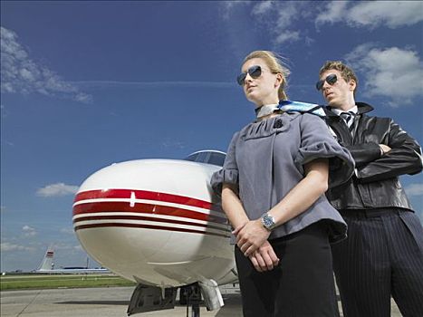 飞行员,空乘人员,站立,正面,私人飞机