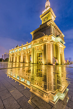 雨后城市广场建筑灯光夜景