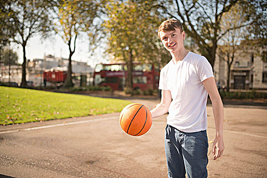 头像,微笑,男青年,篮球手,拿着,篮球