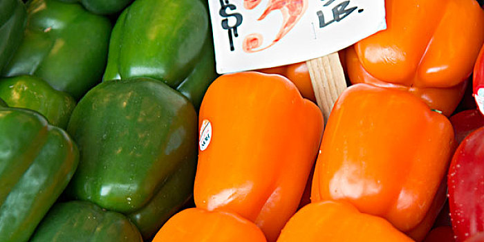特写,绿色,橙色,柿子椒,出售,市场货摊,派克市场,西雅图,华盛顿,美国