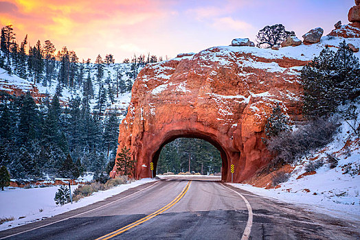 道路,隧道,红岩,拱形,雪中,日落,公路,砂岩,石头,红色,峡谷,犹他,美国,北美