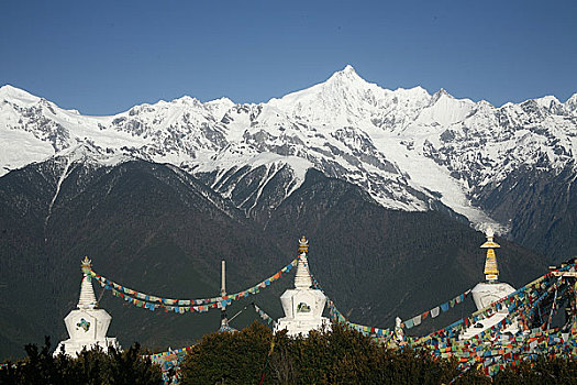 云南德钦梅里雪山白塔