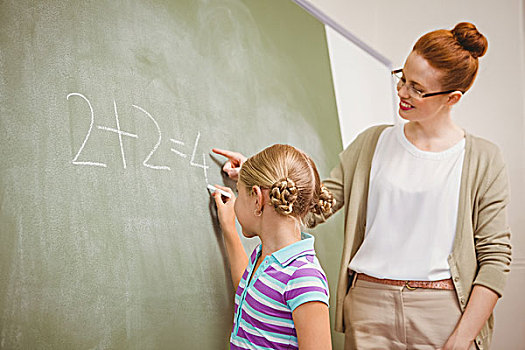 教师,协助,女孩,书写,黑板,教室
