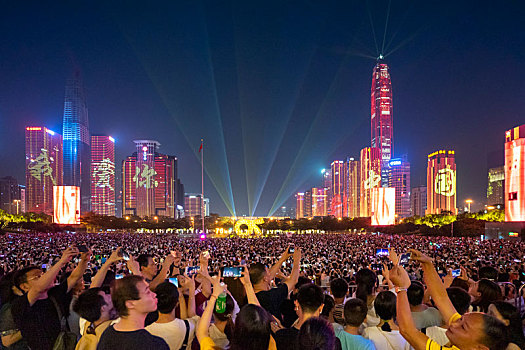 中国广东深圳市民中心建国70周年灯光秀