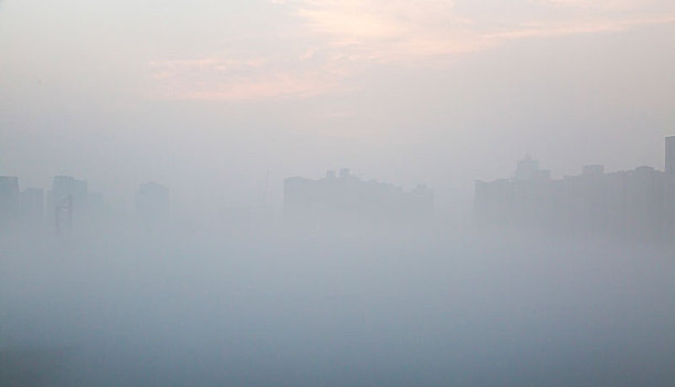 城市雾景