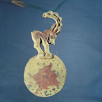 巴里坤出土的汉代匈奴民族的文物羊形铜饰