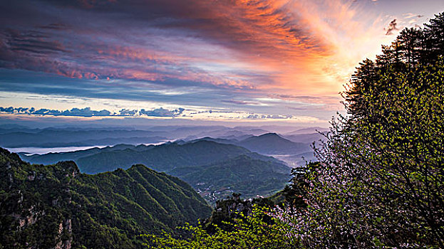 张家界天子山日出