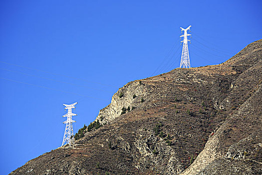 高原上的电信塔