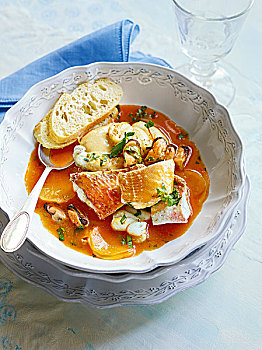 浓味鱼肉汤,碗,法国