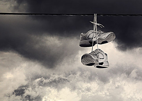 运动鞋,悬挂,电线