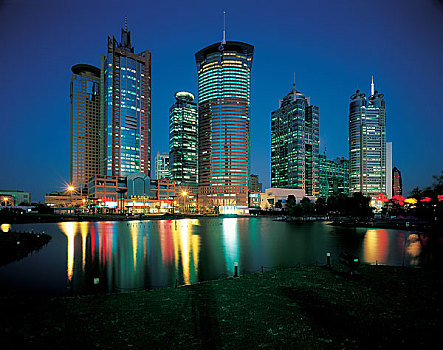 中国上海陆家嘴金融区夜景