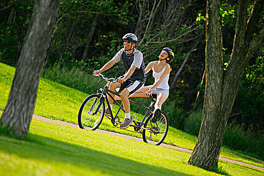 幸福伴侣,一前一后,自行车