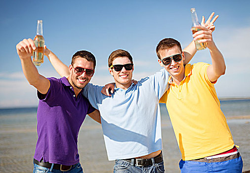 夏天,休假,度假,人,概念,群体,男性,朋友,乐趣,海滩,瓶子,啤酒,无酒精饮料